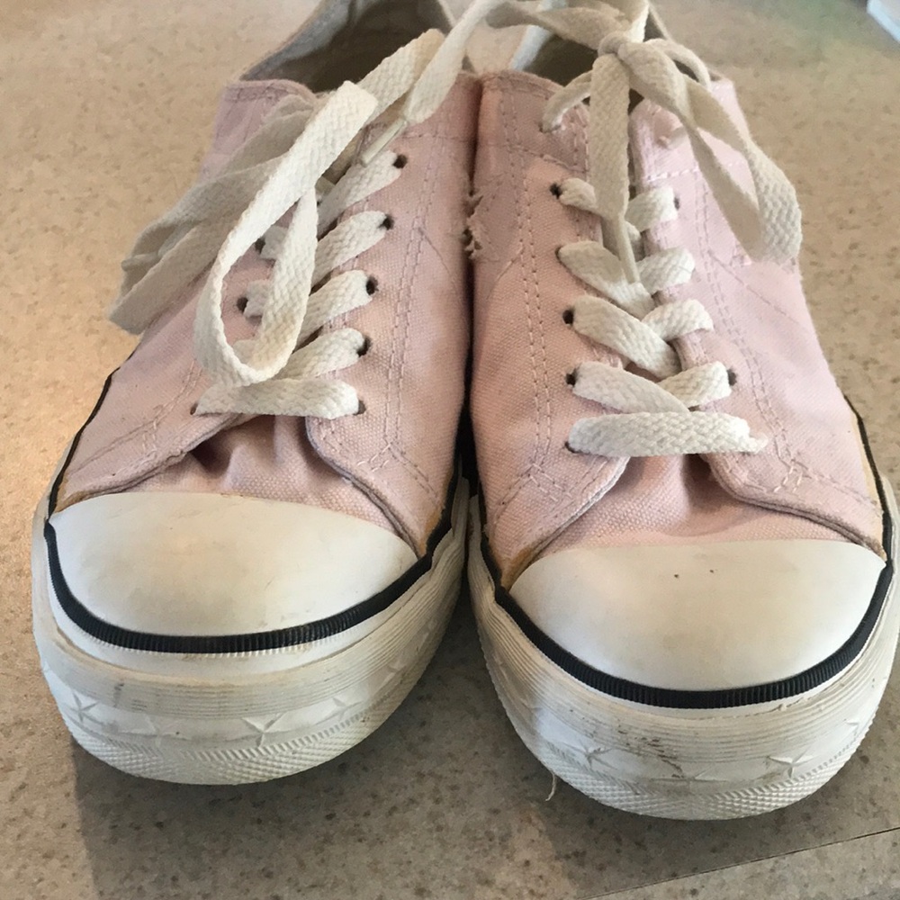 ⭐️ Converse One Star pink sneakers size 5.5